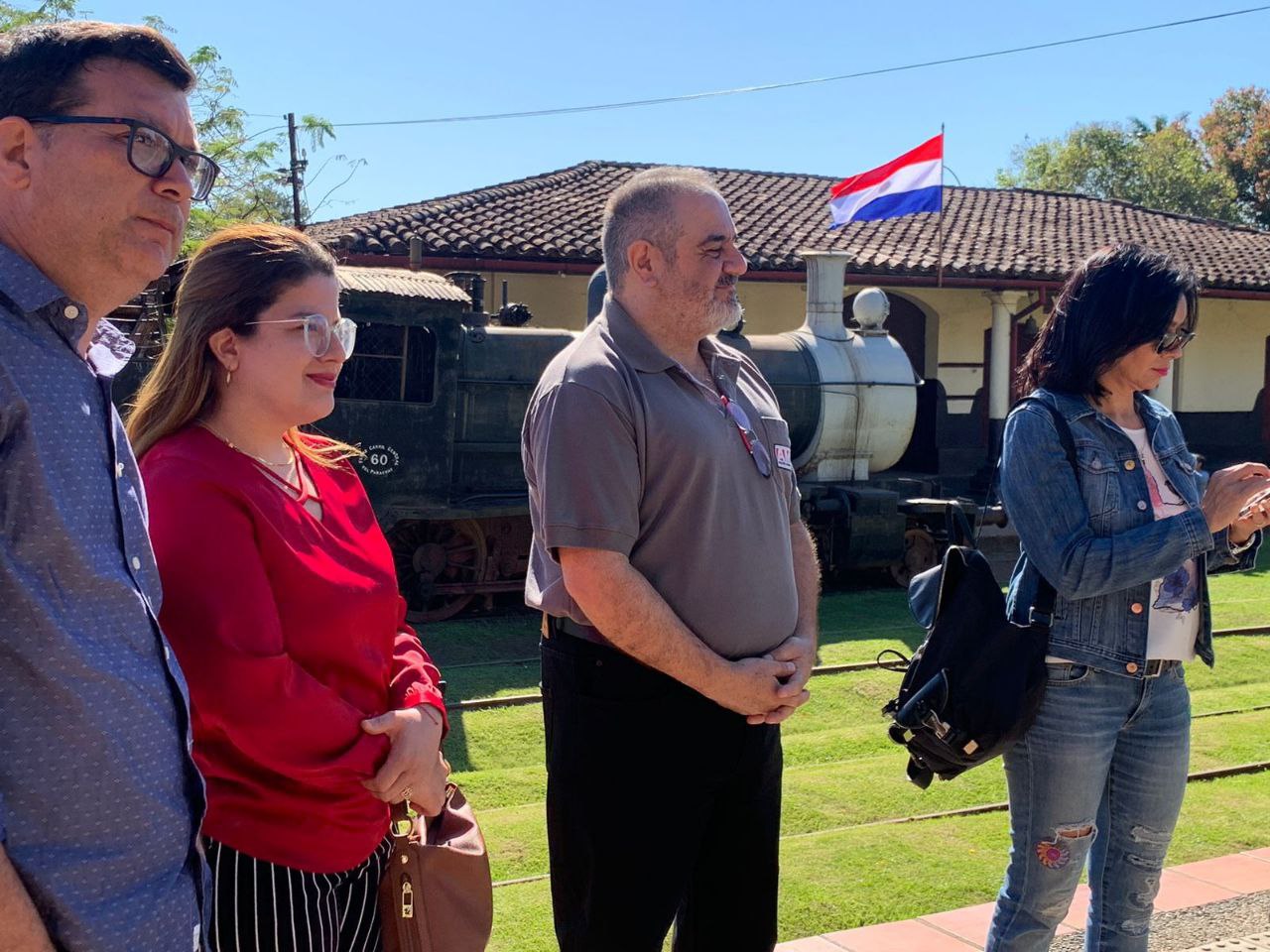 Ypacaraí cierra “Octubre Rosa” con un emotivo acto Cultural